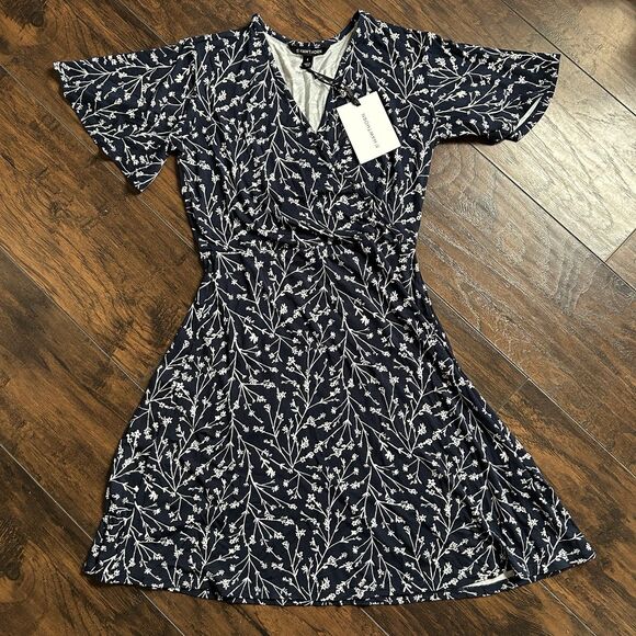 NWT 41 Hawthorn Size Small Elisse Knit Surplice Dress Jersey Floral Navy - Picture 1 of 6